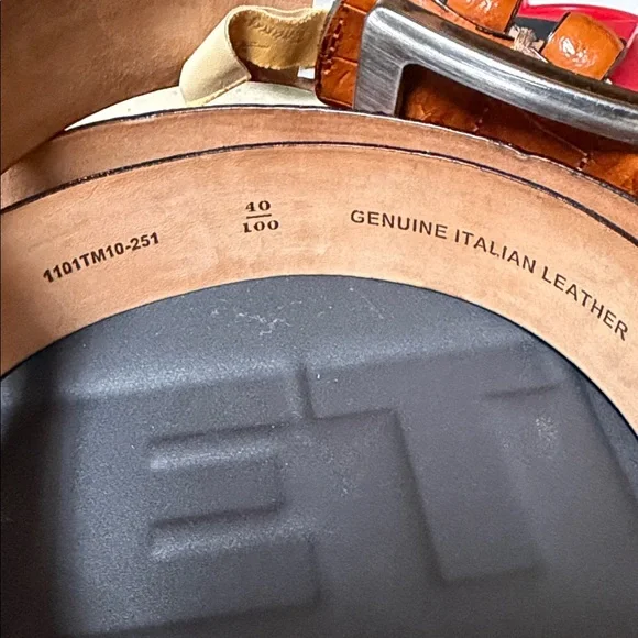 Tommy Bahama Tan Leather Crocodile Pattern Belt size 40 - Picture 3 of 6